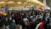 Los empleados de Iberia vuelven a tomar la T4 el último día de huelga de este mes