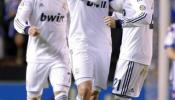 El Madrid salva los muebles ante un Depor agonizante