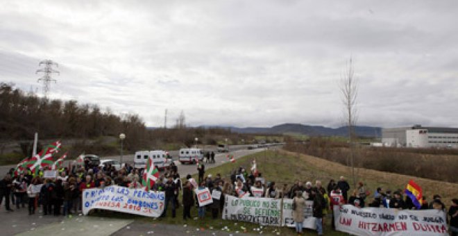 Desalojan a los trabajadores de Indesa encerrados por la visita de los príncipes de Asturias