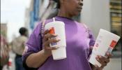 Un juez invalida la prohibición de vender refrescos gigantes en Nueva York