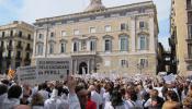 Dos mil farmacéuticos se manifiestan en Barcelona contra la deuda de la Generalitat