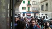 Decenas de personas protestan en los juzgados de Palma contra la detención de un activista del 25S
