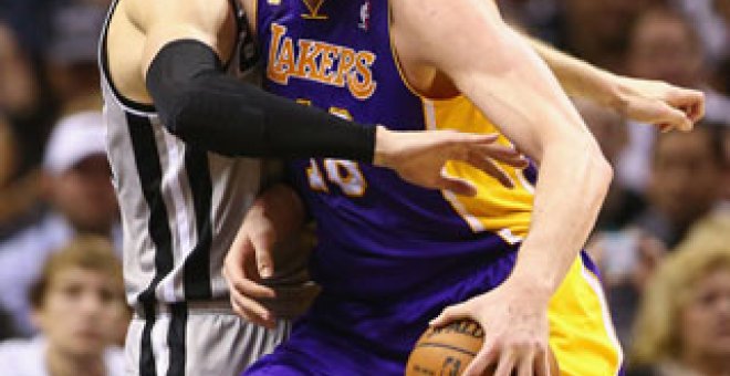 Los Lakers salen escaldados de San Antonio