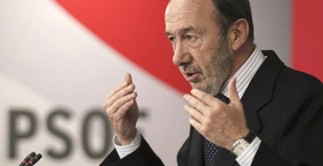 Rubalcaba respalda a Navarro tras su descontento con la cumbre de Mas