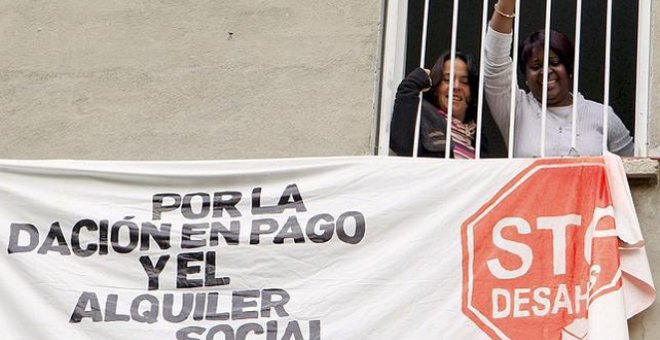 La banca aceptó 15.826 daciones en pago en 2012 y envió policías a 355 desahucios