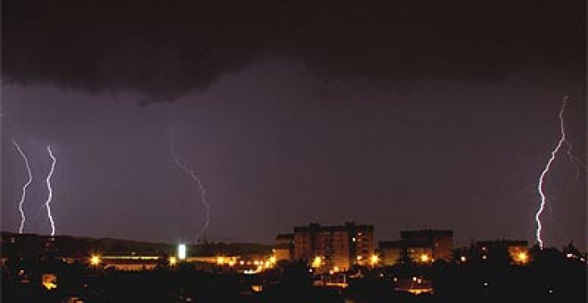 Herido muy grave al ser alcanzado por un rayo en Vallecas