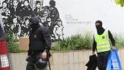 Los mossos detienen a cinco anarquistas del grupo Bandera Negra por enaltecimiento del terrorismo