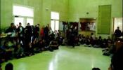 Medio centenar de alumnos de la Complutense siguen encerrados en el rectorado