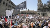 Miles de gallegos protestan contra los proyectos mineros en Santiago