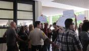 Estudiantes valencianos abuchean a Fabra a las puertas de la universidad