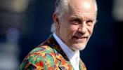 John Malkovich salva a un hombre de morir desangrado haciéndole un torniquete