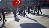 Erdogan y los manifestantes de Taksim echan un pulso sin moverse de sus posiciones