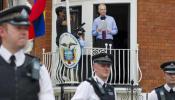 Assange cumple un año de asilo en la embajada ecuatoriana de Londres