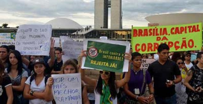 Las protestas siguen en Brasil tras la oferta de diálogo de Rousseff