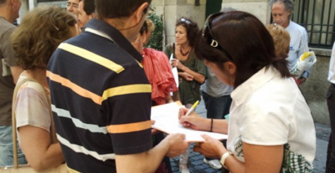 CAS Madrid entrega cerca de 5.000 firmas contra la privatización sanitaria