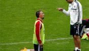 Miles de aficionados ven el primer entrenamiento de Guardiola con el Bayern de Múnich