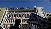 Atenas pide dos meses más a la troika para culminar su 'hachazo' al empleo público