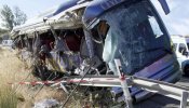 Nueve muertos tras despeñarse un autobús en Ávila