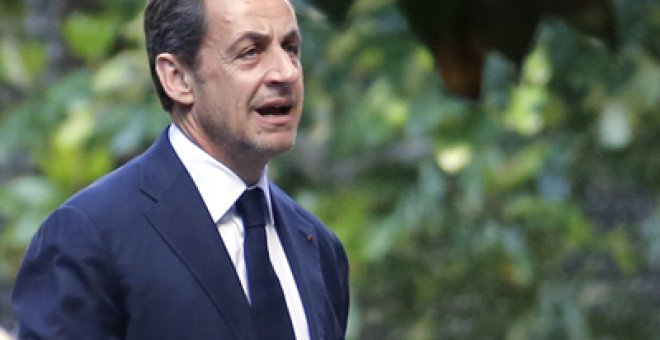 Sarkozy reaparece por primera vez en una reunión del partido tras su derrota en las urnas