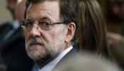 Rajoy sólo habla de economía mientras el PP le blinda contra las preguntas