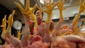 Escándalo en China al descubrirse la venta de pollo caducado hace medio siglo