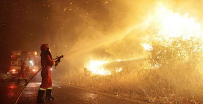 El incendio en Almorox se reduce, aunque sigue activo en zonas de difícil acceso