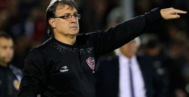 La junta del Barcelona ratifica a 'Tata' Martino como el nuevo entrenador