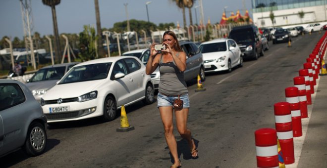 El Gobierno reta a Londres al insistir en que seguirá haciendo controles de entrada a Gibraltar