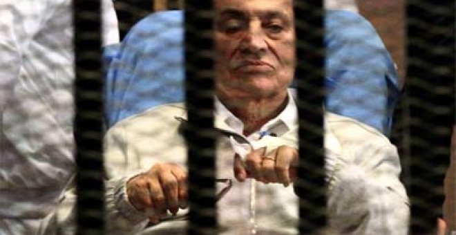 Mubarak seguirá preso pese a recibir la libertad provisional por el caso de corrupción