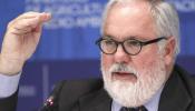 Cañete asegura que en España no se podrán vender alimentos caducados