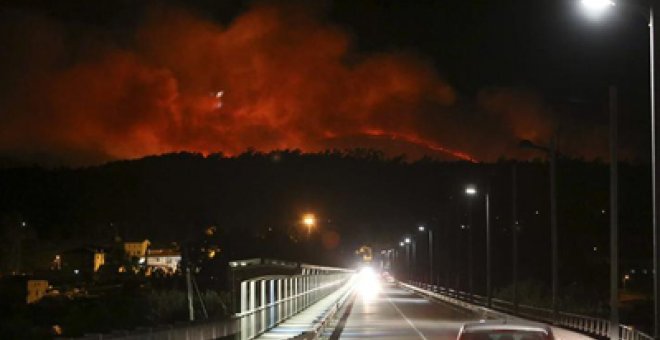 Un incendio calcina más de 100 hectáreas en Rianxo