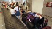 Un bebé de 5 meses muere tras dejarlo sus padres en la cinta de maletas del aeropuerto de Alicante