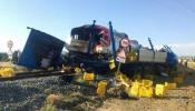 Al menos 15 heridos en un accidente entre un tren y un camión en un paso a nivel en Almería