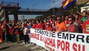 Wert y Letizia entran por la puerta de atrás para evitar a medio millar de manifestantes en Cantabria