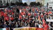 Miles de portugueses e italianos salen a la calle contra los recortes