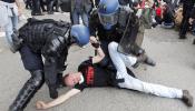 La Policía carga contra una protesta antitaurina al sur de Francia