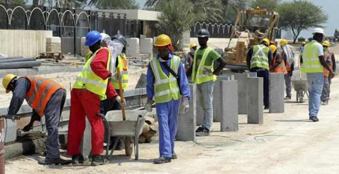 AI denuncia "trabajos forzosos" de inmigrantes en las obras para el Mundial de Fútbol de Qatar