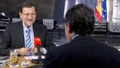 Rajoy, orgulloso de su Gobierno, asegura que ni quiere cambiarlo ni frenará sus recortes