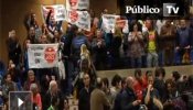 Medio centenar de activistas antidesahucios obligan a cancelar una charla de Rubalcaba en Granada