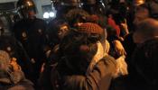 Cientos de personas marchan de Génova a Plaza de Castilla contra las detenciones de los 30 jóvenes