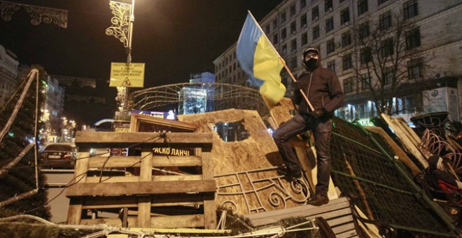 Un millar de manifestantes bloquea la sede del Gobierno en Ucrania