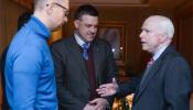 McCain se reúne en Ucrania con Gobierno y líderes opositores