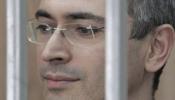El magnate Jodorkovsk sale de la cárcel con el indulto de Putin y viaja a Alemania