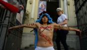 Femen "aborta al embrión de Cristo" en una iglesia por la ley de Gallardón
