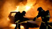 La noche de fin de año se salda en Francia con más de mil vehículos quemados
