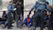 Muere un subsahariano al lanzarse desde una patera cerca de Melilla