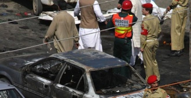 Dos suicidas matan a 20 personas en Pakistán