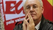 Cayo Lara acusa al PSOE de "preparar ya el terreno" al PP