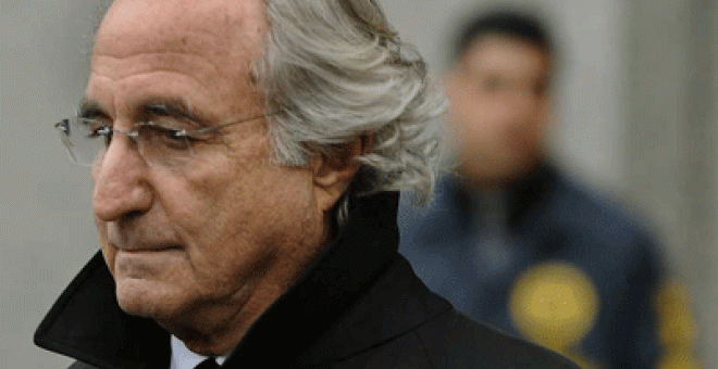 A Madoff le rompen la cara y las costillas en la cárcel