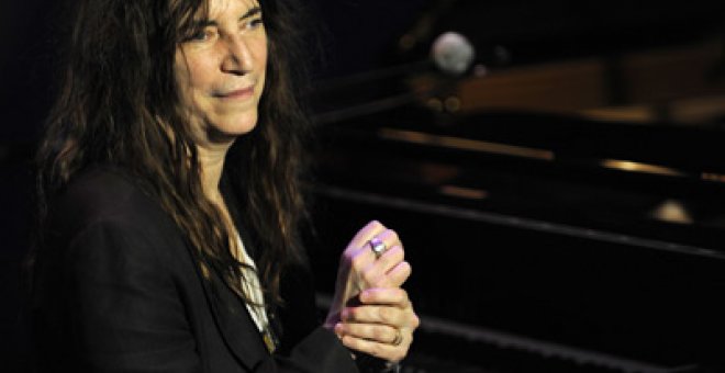 Patti Smith loa a la muerte para sobrevivir